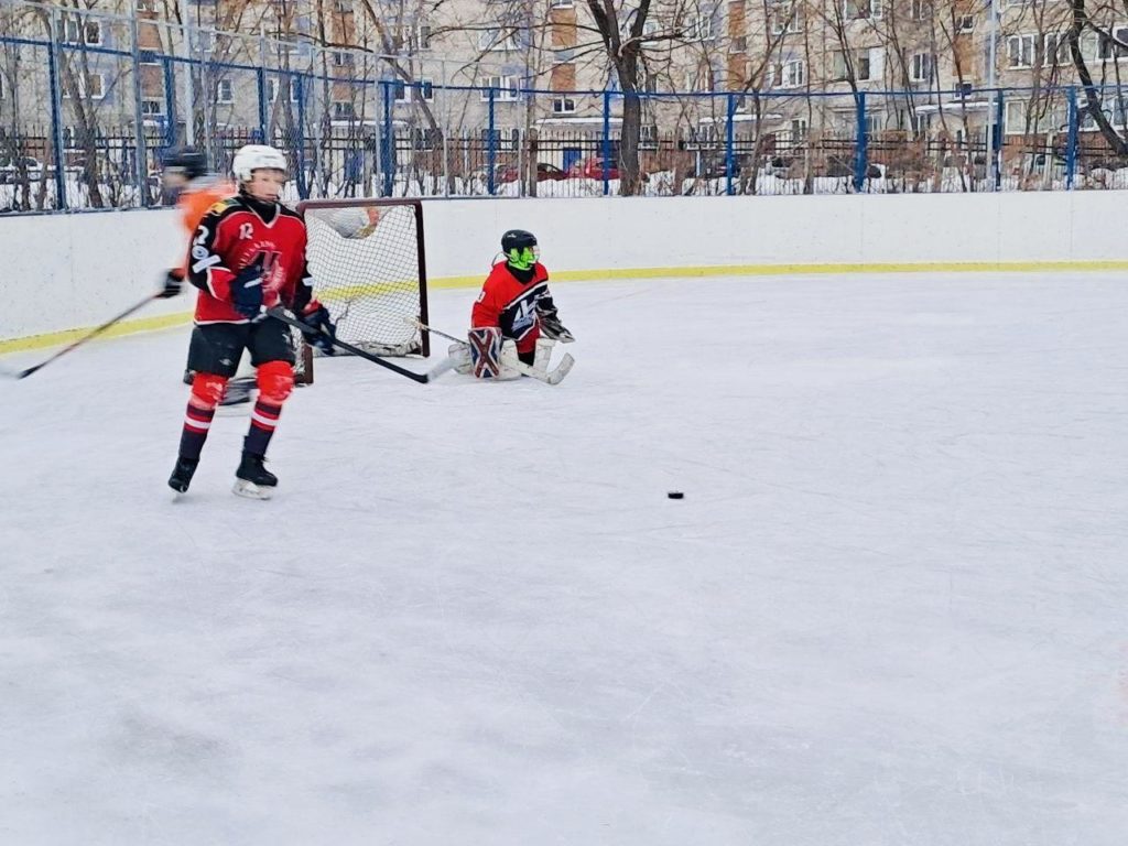 Юные хоккеисты Новокузнецка готовятся к новогоднему турниру