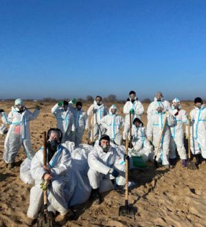 Экодесант из Кузбасса приступил к очистке побережья Черного моря
