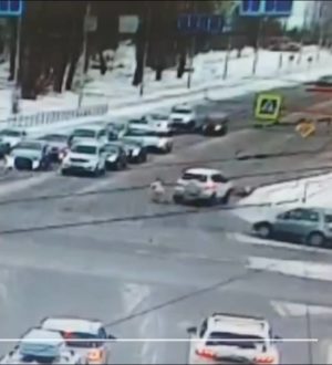 В Кемерове автомобилист сбил женщину с ребенком в коляске