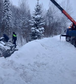 Сотрудники Госавтоинспекции Кузбасса спасли водителя из снежного плена