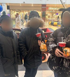 В Новокузнецке полицейские вернули родителям пропавших трёх школьников