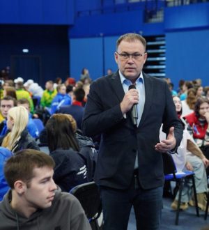 Илья Середюк поздравил кузбасских студентов с наступающим праздником