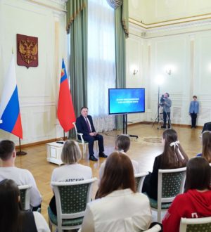 Илья Середюк провел пресс-конференцию для юнкоров детских медиацентров