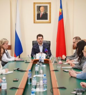 «Лично проехал по аптекам и оценил»: министр здравоохранения Кузбасса рассказал о мерах, вводимых для сокращения очередей за льготными лекарствами