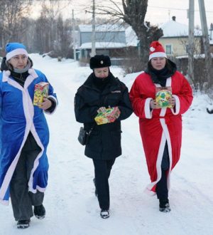 Кемеровские социальные службы дарят заботу и безопасность детям в новогодние каникулы