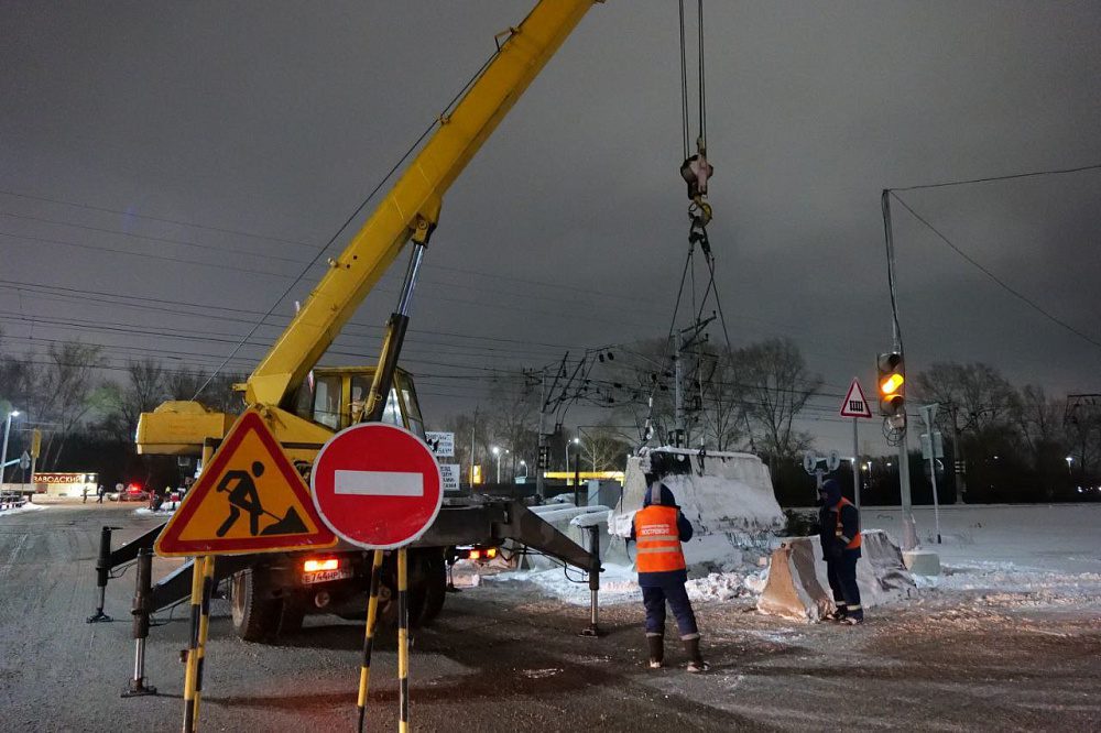 В Кемерове перекрыли движение через путепровод на въезде в Пионер