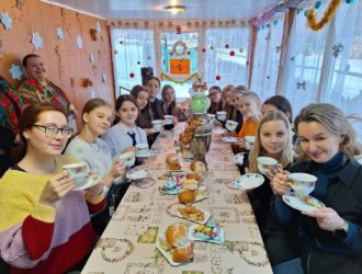 В Топках работают бесплатные новогодние чайные