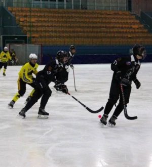 В Кемерове стартуют межрегиональные соревнования по хоккею с мячом среди юношей 14-15 лет
