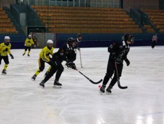В Кемерове стартуют межрегиональные соревнования по хоккею с мячом среди юношей 14-15 лет