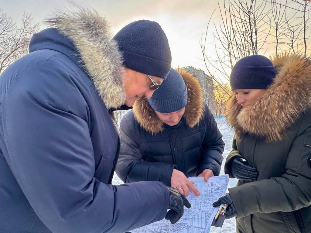 В Новокузнецке скоро ходить в одну из школ можно будет по освещенной дороге