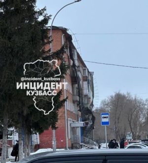 В жилом районе Ягуновский в Кемерове приступили к восстановлению поврежденной крыши  