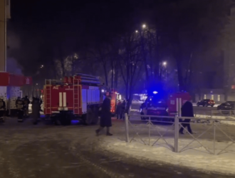 В Кемерове случился пожар в магазине, спасли двоих