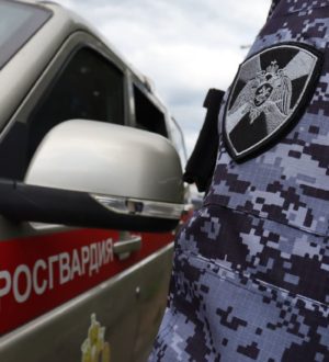 В Анжеро-Судженске женщина пыталась вынести из магазина несколько кусков сыра и палок колбасы