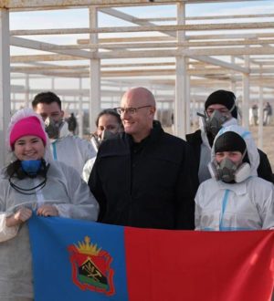 Кузбасские волонтеры очистили от мазута более 6,5 километров пляжа в Анапе