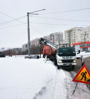 В Новокузнецке идет строительство новой контактной сети троллейбуса в Новоильинском районе