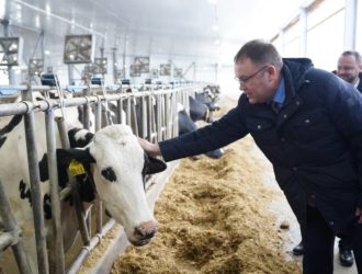 Илья Середюк оценил работу первого в Кузбассе животноводческого комплекса с роботодоением