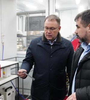 Губернатор Кузбасса побывал на производстве, где изготавливают технику для СВО