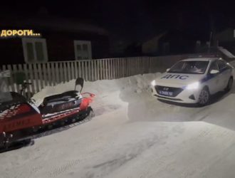 В Кузбассе водитель снегохода пытался сбежать от инспекторов ДПС