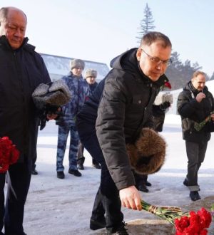 Илья Середюк почтил память сотрудников ОМОНа, погибших при исполнении служебного долга