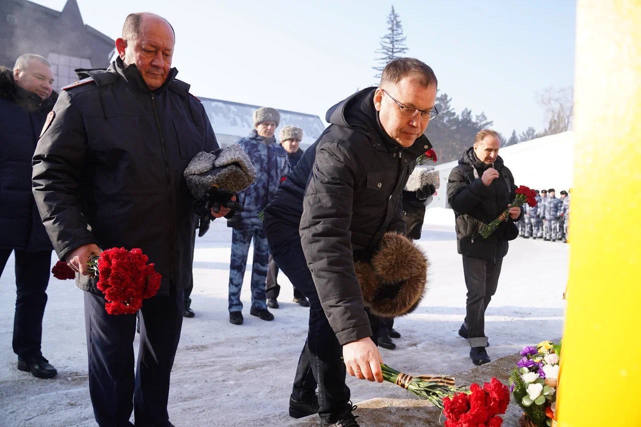 Илья Середюк почтил память сотрудников ОМОНа, погибших при исполнении служебного долга