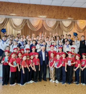 Легендарный космонавт Борис Волынов встретился с кузбасскими школьниками