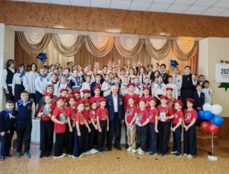 Легендарный космонавт Борис Волынов встретился с кузбасскими школьниками