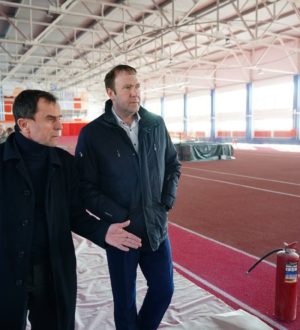 Глава Кемерова провел строительный штаб в Легкоатлетическом манеже