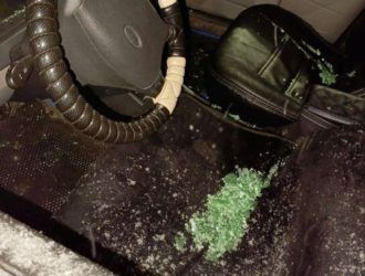В Кузбассе мужчина повредил чужой автомобиль из-за неприязни к пассажиру
