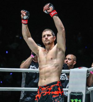 Прокопчанин Дмитрий Меньшиков нокаутировал тайца в первом раунде турнира ONE Friday Fights 97