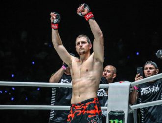 Прокопчанин Дмитрий Меньшиков нокаутировал тайца в первом раунде турнира ONE Friday Fights 97