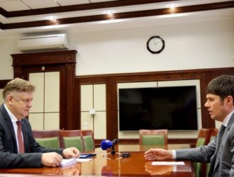 Анатолий Серышев провел встречу с руководителем Межрегиональной инспекции ФНС России по Сибирскому федеральному округу Русланом Афанасиевым