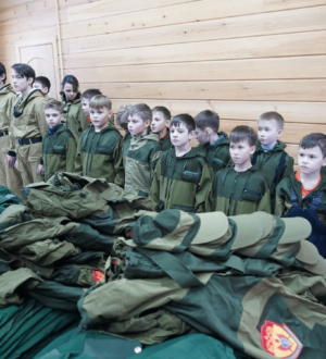 Юным казакам клуба «Наследие» в Кузбассе вручили военную форму