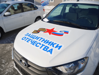 В Кузбассе первые участники СВО получили машины на ручном управлении