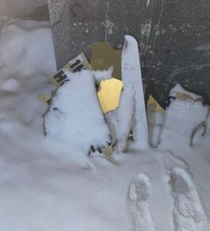 Полиция привлекла к ответственности мать школьника, повредившего мемориал в Ленинске-Кузнецком