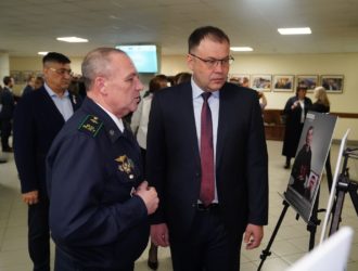 Илья Середюк открыл выставку «Отец Героя», посвященную родным кузбасских бойцов