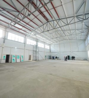 Илья Середюк проверил строительство физкультурно-оздоровительного комплекса в Плотниково