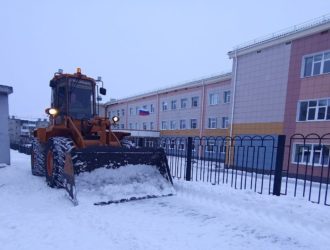 Уборка снега в Новокузнецке и Новокузнецком округе идет в круглосуточном режиме
