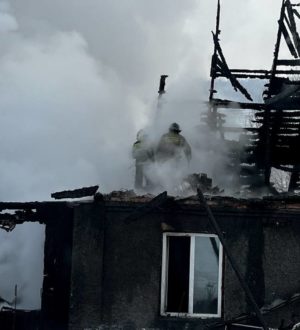 Сгорел дом, гараж и углярка: в Новокузнецке произошел пожар в Куйбышевском районе