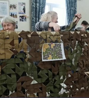 В Новокузнецком округе начали делать маскировочные сети из матированной пленки