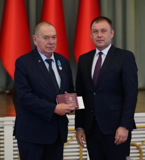 Илья Середюк вручил награды кузбасским учёным