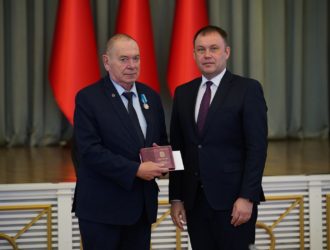 Илья Середюк вручил награды кузбасским учёным