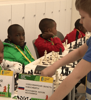 В Новокузнецке по уникальной системе разыгрывают награды международного шахматного турнира