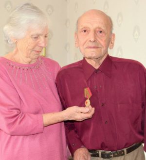 В Кузбассе проходят вручения юбилейной медали «80 лет Победы в Великой Отечественной войне 1941 – 1945 гг.»