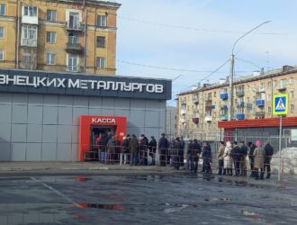 В Новокузнецке за день почти распродали билеты на предстоящий матч плей-офф