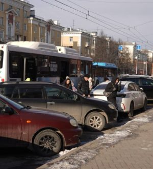 В Кемерове прошел рейд против нарушителей парковки на остановках