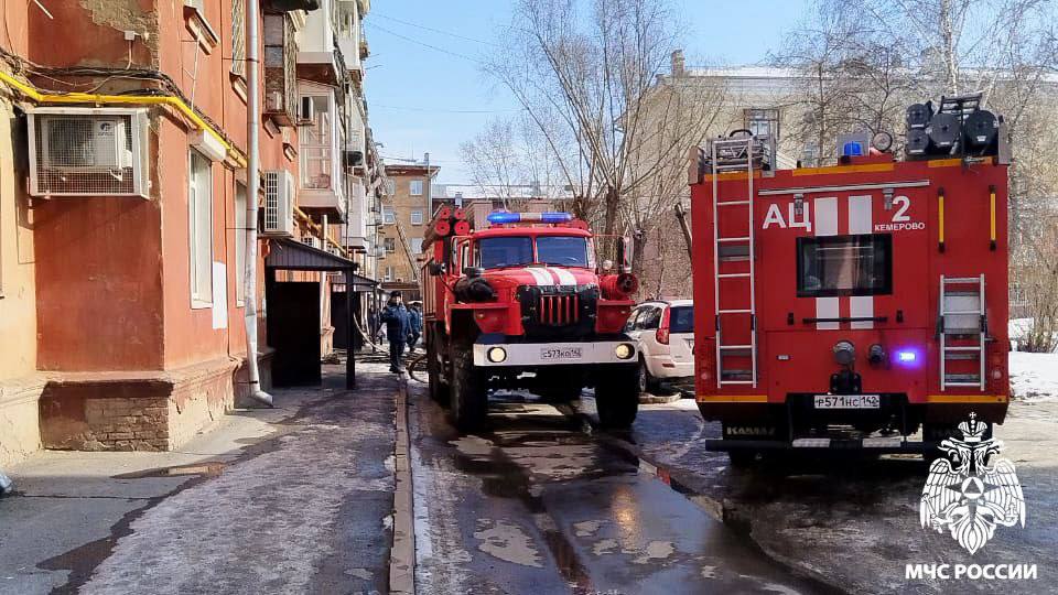 В Кемерове на пожаре спасены 15 человек