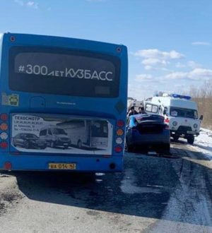 Лишенный прав водитель погиб в жестком ДТП с автобусом в Анжеро-Судженске