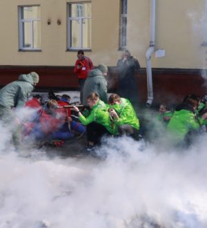 Кузбасским волонтерам и студентам предложили испытать себя в роли санитаров Великой Отечественной войны