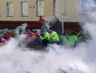 Кузбасским волонтерам и студентам предложили испытать себя в роли санитаров Великой Отечественной войны