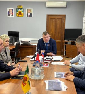 В Новокузнецке обсудили проблему парковки у бывшего  кинотеатра «Сибирь»